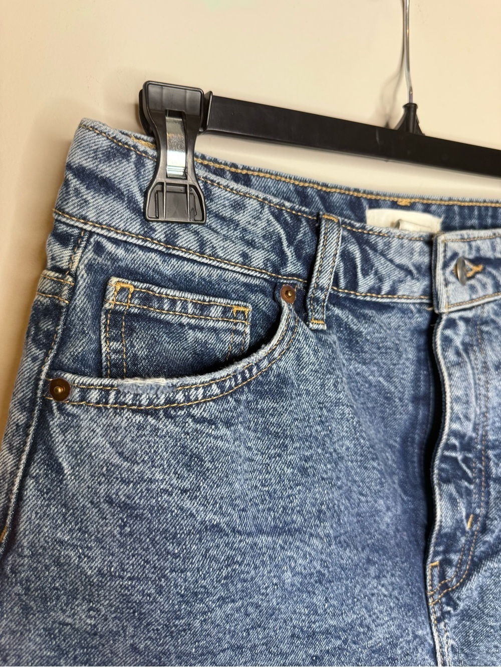 H&M Vintage-Inspired Mid-Blue Denim Cutoff Shorts - Picture 5 of 10